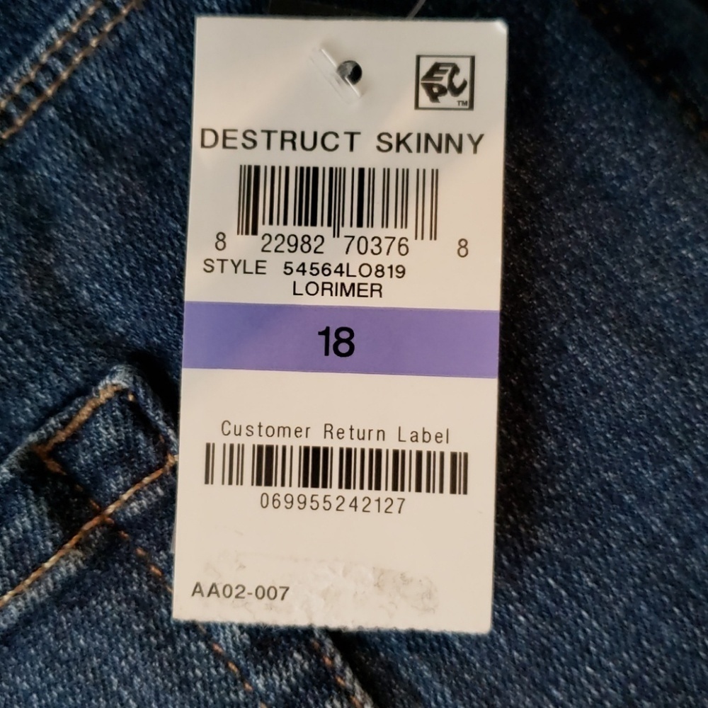 DESTRUCTED Skinny Jeans Women's Plus Size 18 STYLE & Co NWT - Picture 7 of 8